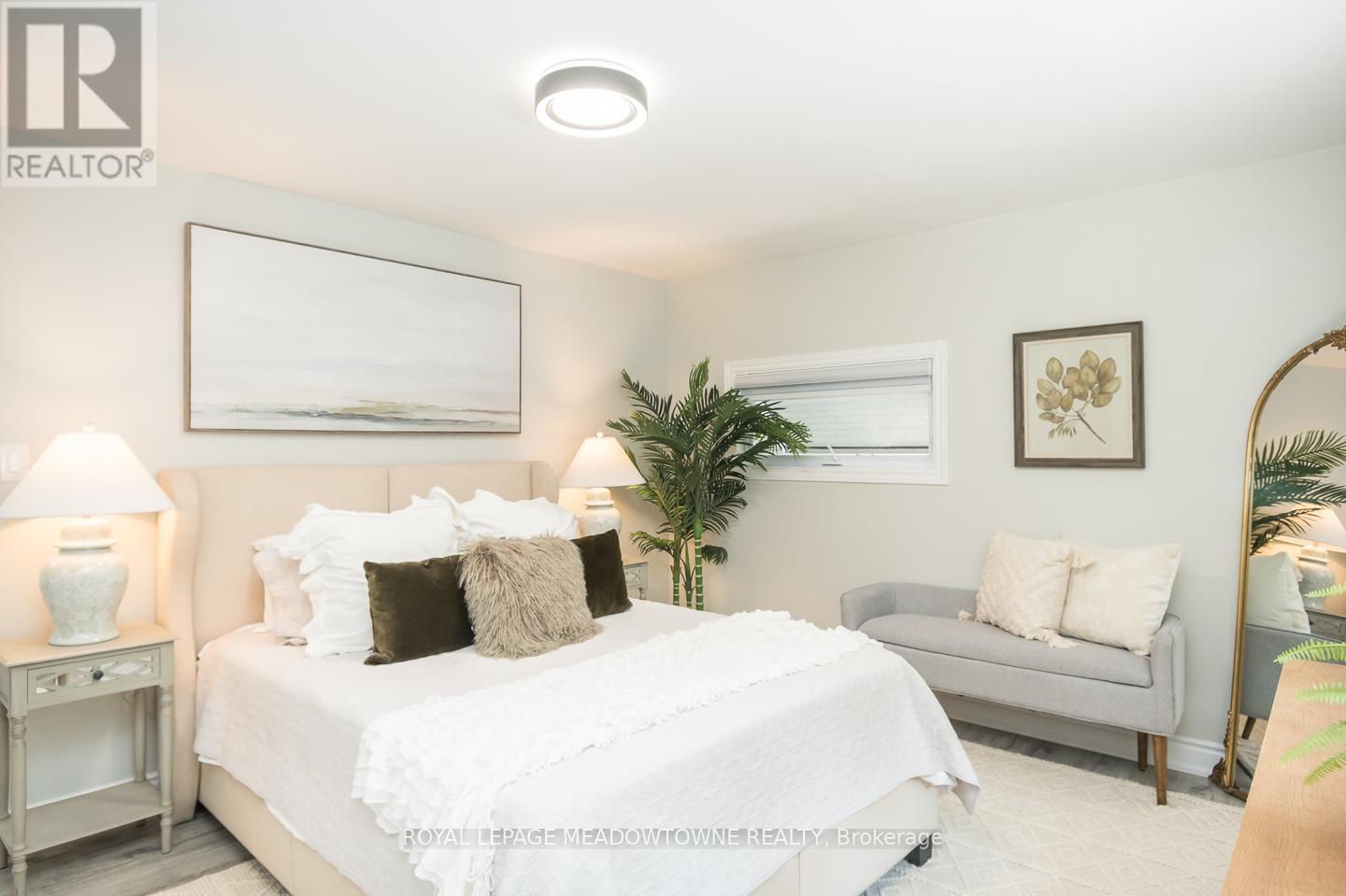 












10805 FOURTH LINE

,
Halton Hills,




Ontario
L9T2X9

