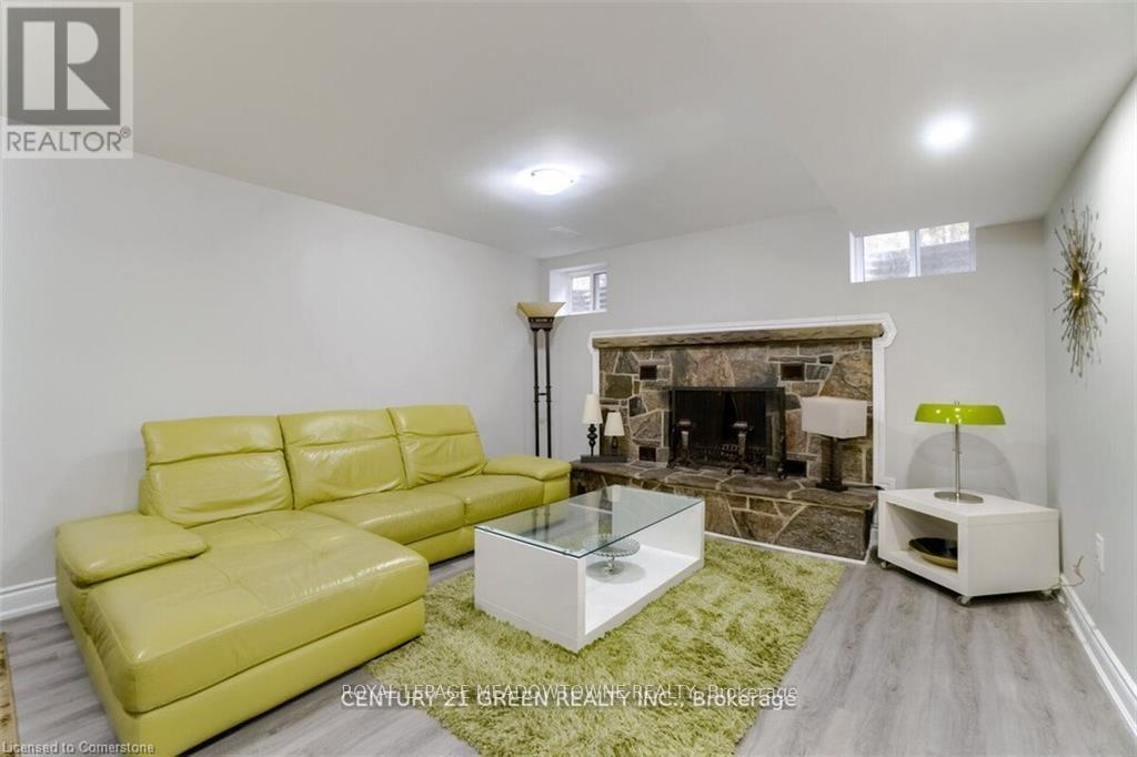












10805 FOURTH LINE

,
Halton Hills,




Ontario
L9T2X9

