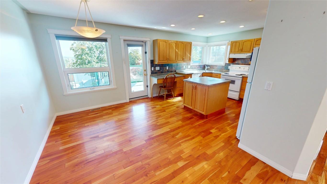 









1812


12th

Street,
Cranbrook,




BC
V1C 6M7

