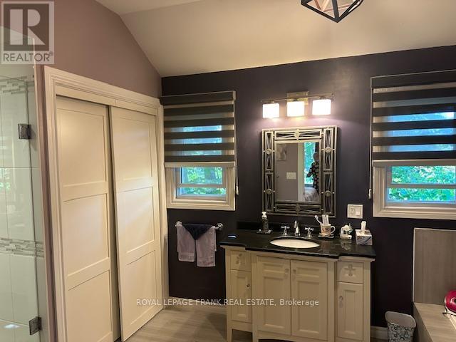 












29 STINSONS BAY ROAD

,
Kawartha Lakes (Bobcaygeon),




Ontario
K0M1N0

