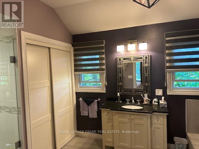 












29 STINSONS BAY ROAD

,
Kawartha Lakes (Bobcaygeon),




Ontario
K0M1N0

