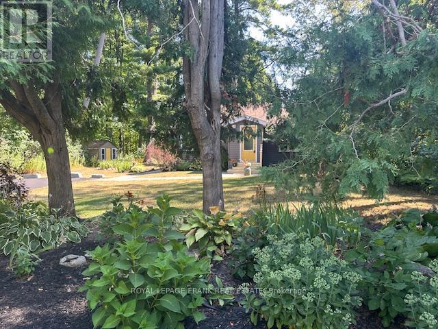 












29 STINSONS BAY ROAD

,
Kawartha Lakes (Bobcaygeon),




Ontario
K0M1N0

