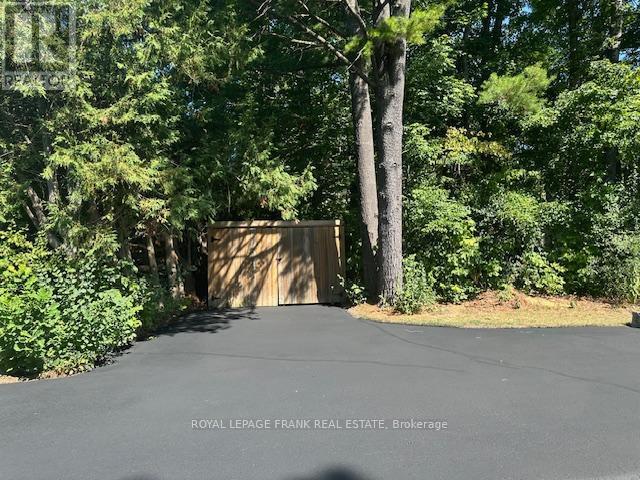 












29 STINSONS BAY ROAD

,
Kawartha Lakes (Bobcaygeon),




Ontario
K0M1N0

