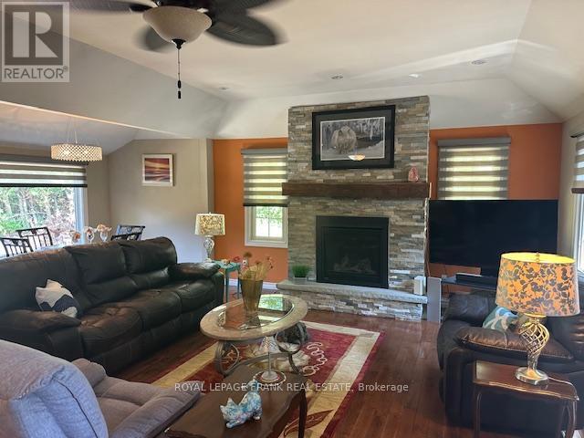 












29 STINSONS BAY ROAD

,
Kawartha Lakes (Bobcaygeon),




Ontario
K0M1N0

