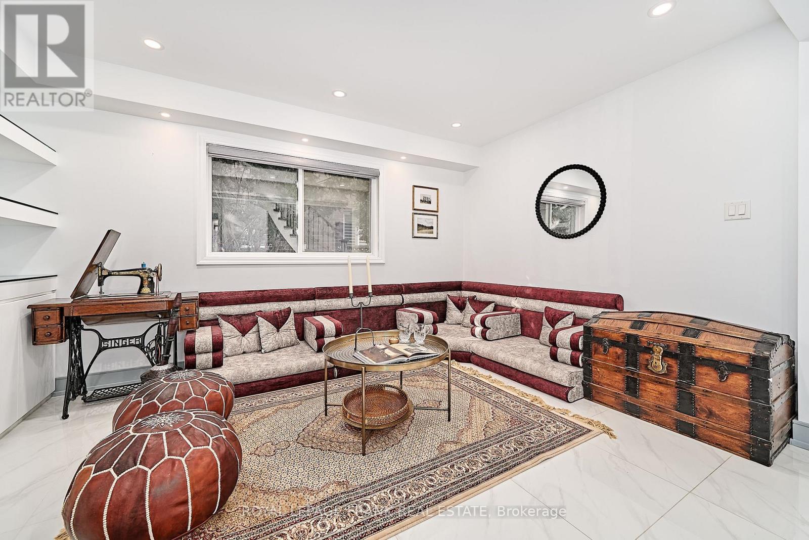 












3082 COUNTRY LANE

,
Whitby (Williamsburg),




Ontario
L1P1M3

