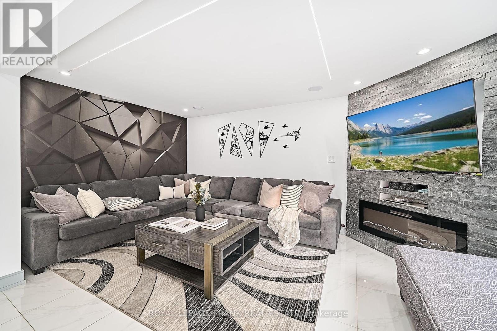 












3082 COUNTRY LANE

,
Whitby (Williamsburg),




Ontario
L1P1M3

