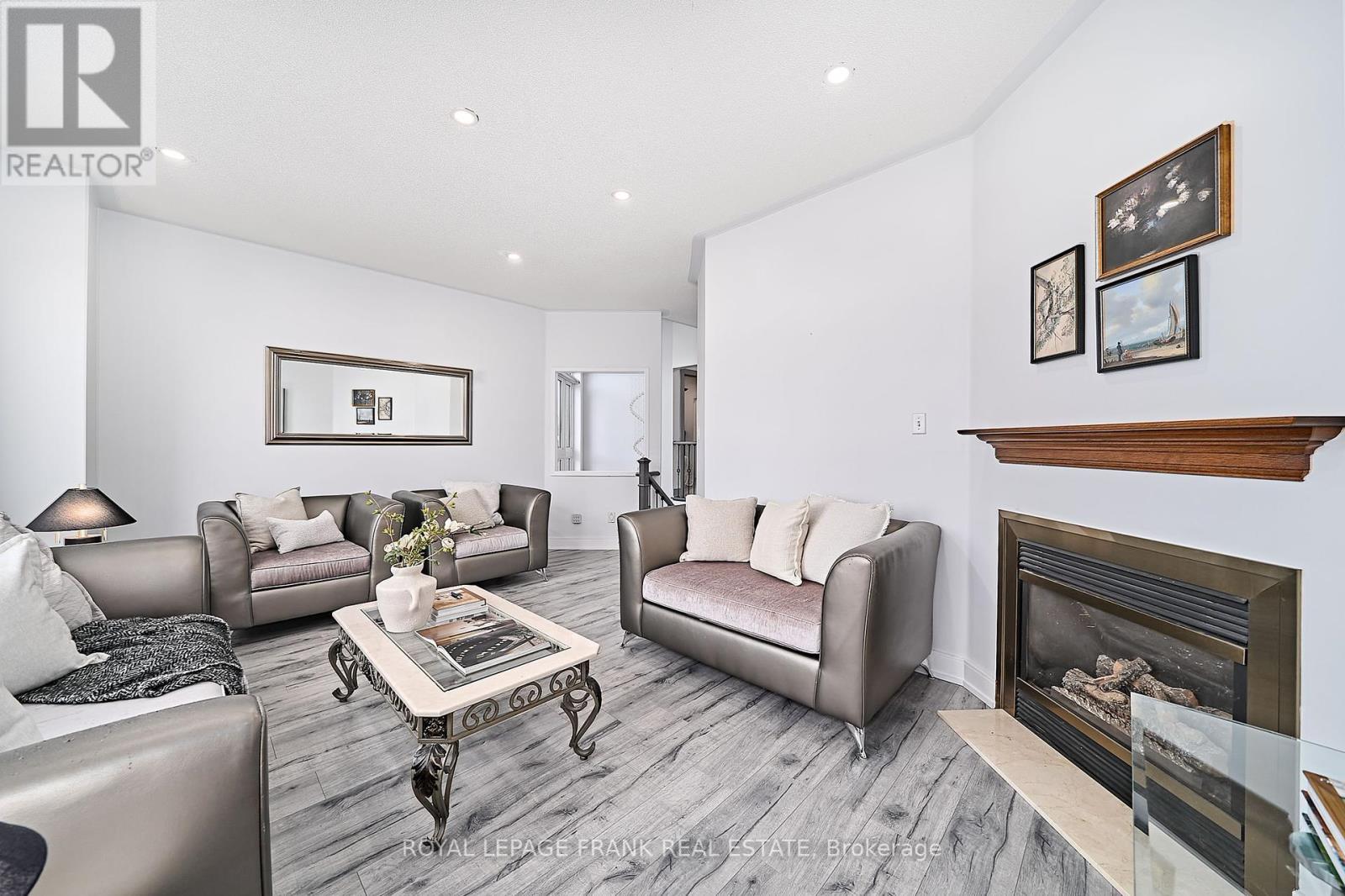 












3082 COUNTRY LANE

,
Whitby (Williamsburg),




Ontario
L1P1M3

