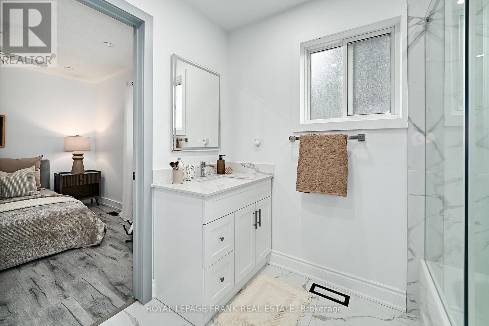 












3082 COUNTRY LANE

,
Whitby (Williamsburg),




Ontario
L1P1M3

