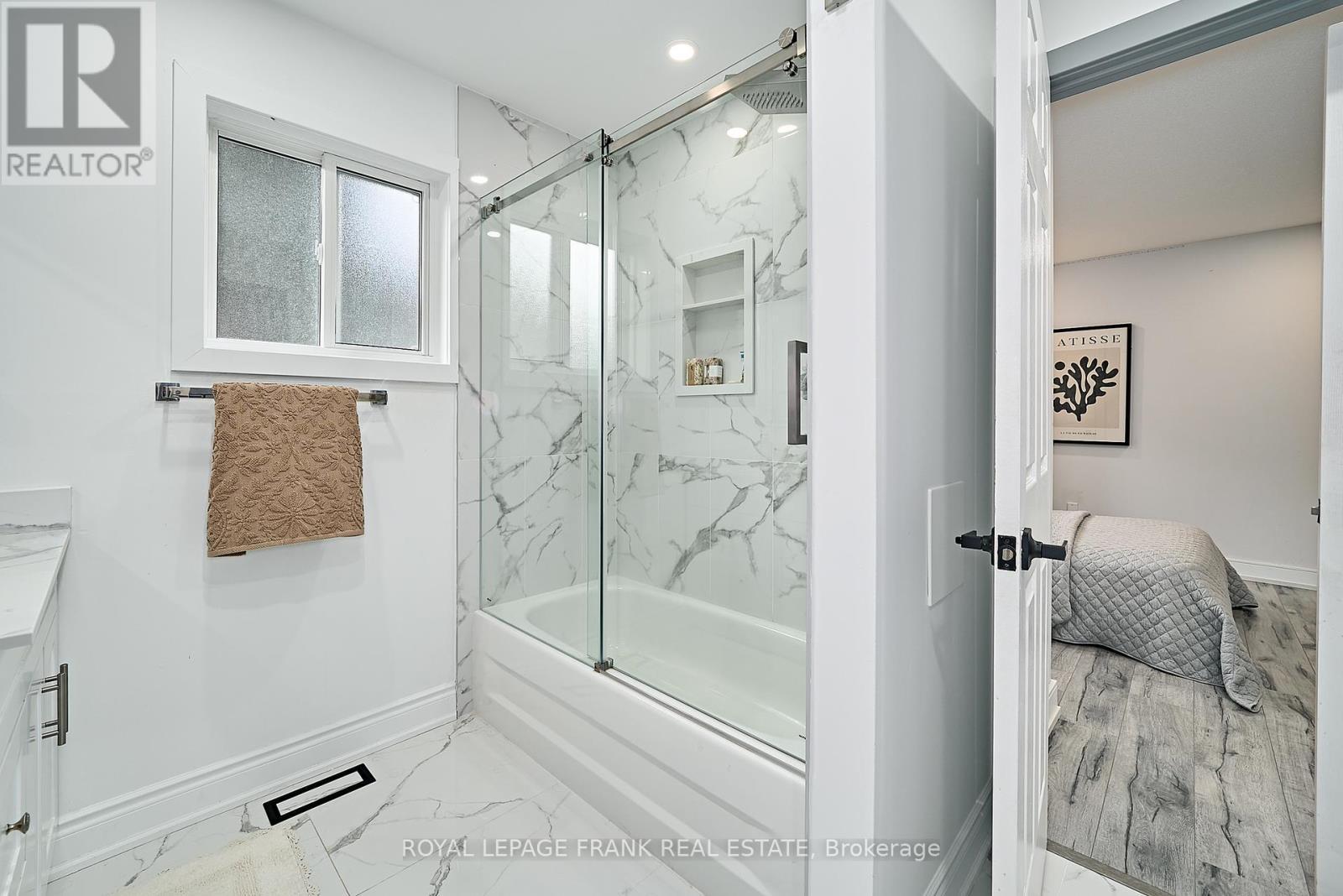 












3082 COUNTRY LANE

,
Whitby (Williamsburg),




Ontario
L1P1M3

