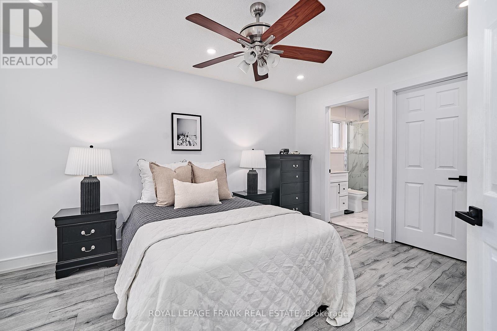 












3082 COUNTRY LANE

,
Whitby (Williamsburg),




Ontario
L1P1M3

