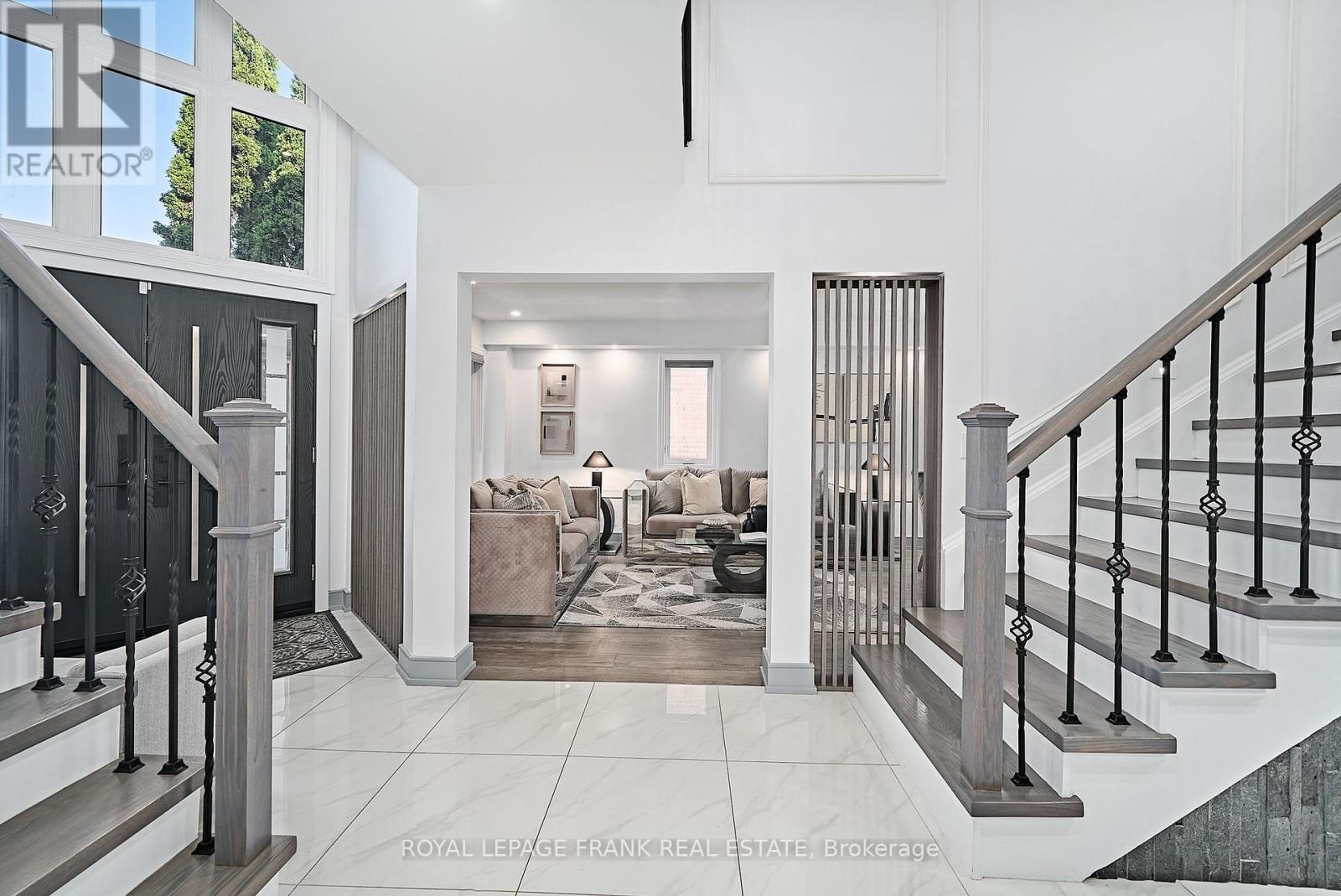 












3082 COUNTRY LANE

,
Whitby (Williamsburg),




Ontario
L1P1M3

