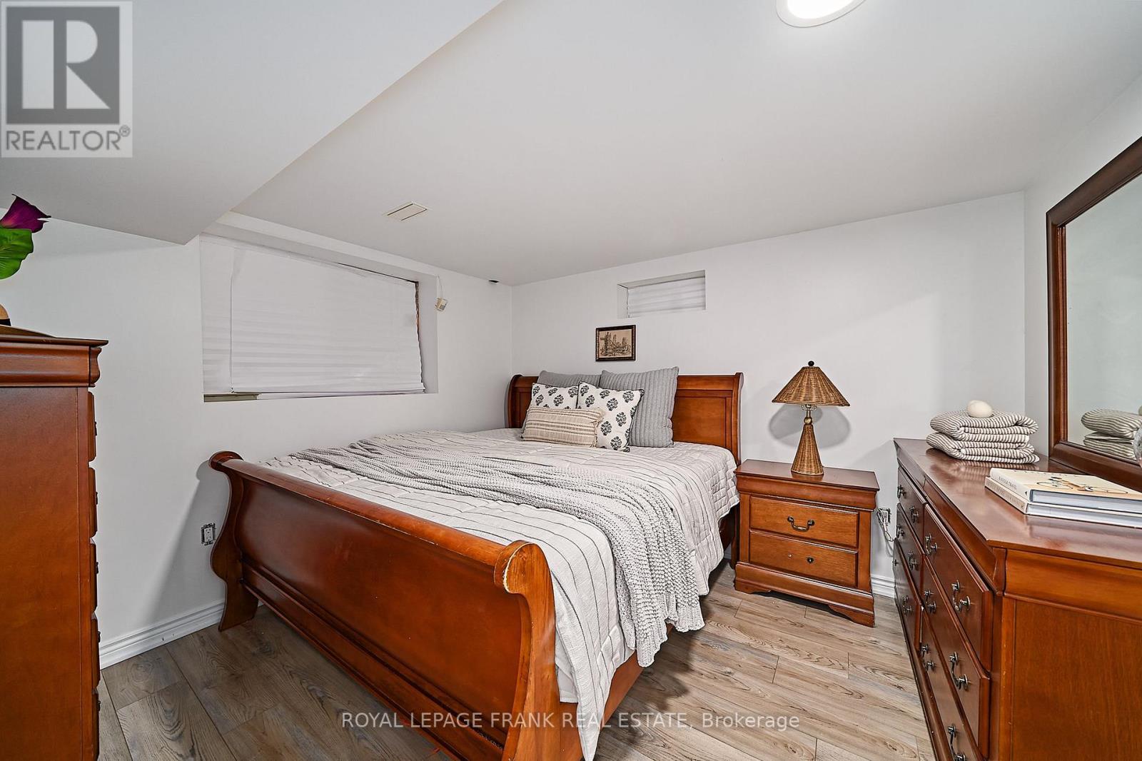 












3082 COUNTRY LANE

,
Whitby (Williamsburg),




Ontario
L1P1M3

