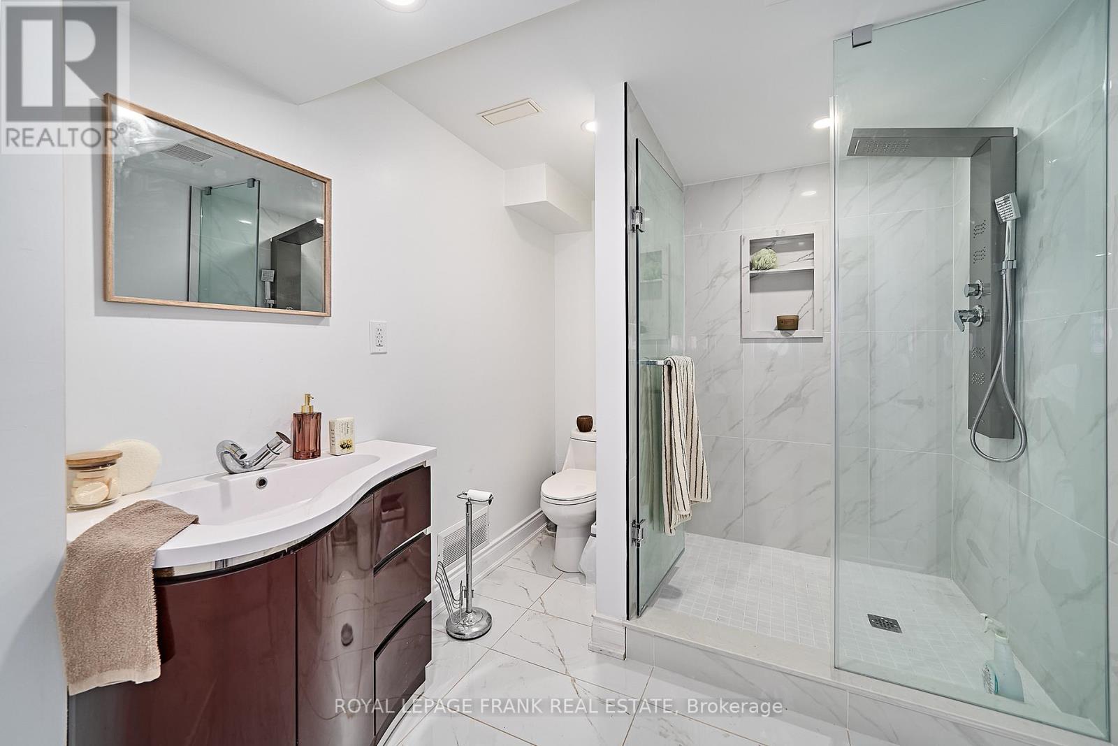 












3082 COUNTRY LANE

,
Whitby (Williamsburg),




Ontario
L1P1M3

