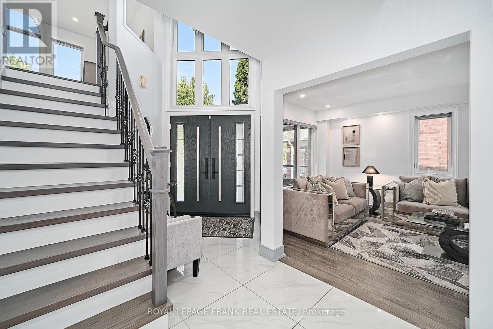 












3082 COUNTRY LANE

,
Whitby (Williamsburg),




Ontario
L1P1M3

