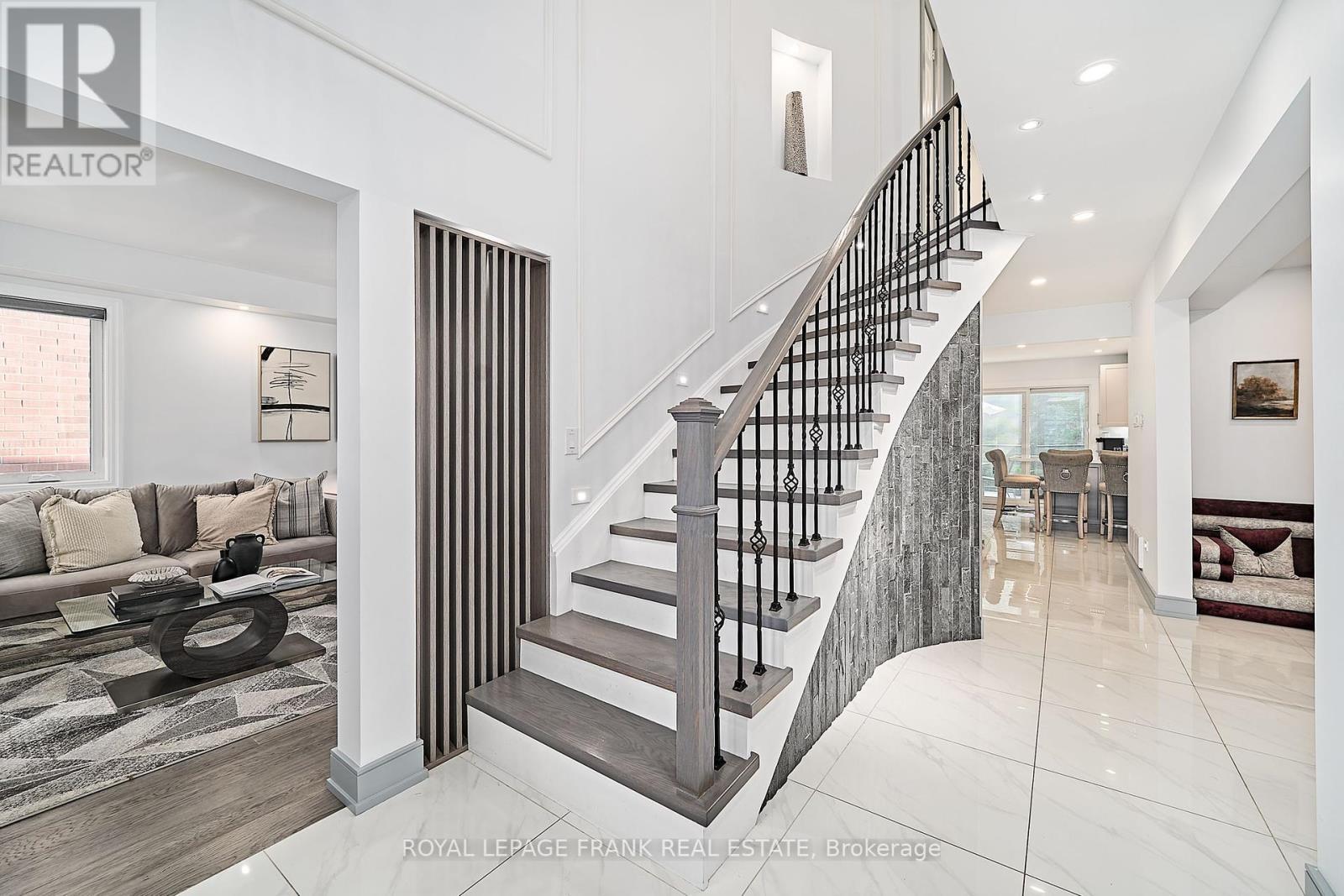 












3082 COUNTRY LANE

,
Whitby (Williamsburg),




Ontario
L1P1M3

