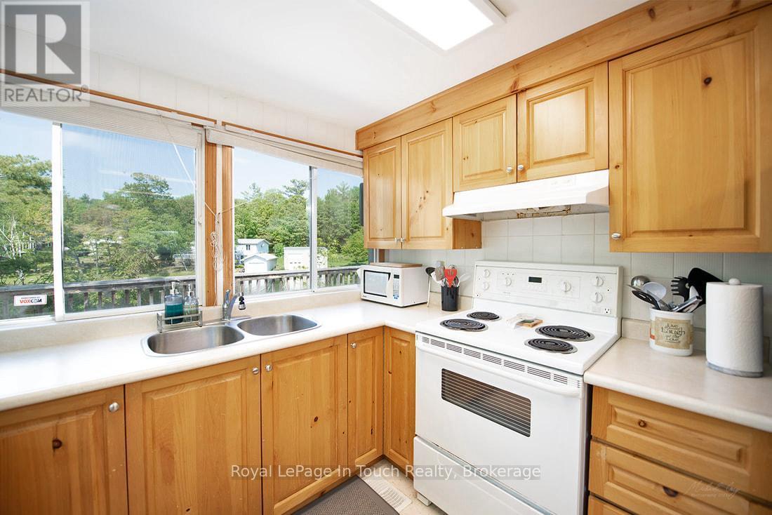 












285 CROOKED BAY ROAD

,
Georgian Bay (Baxter),




Ontario
L0K1S0

