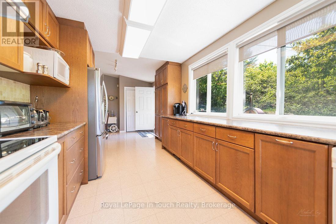 












285 CROOKED BAY ROAD

,
Georgian Bay (Baxter),




Ontario
L0K1S0

