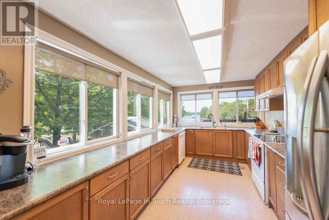 












285 CROOKED BAY ROAD

,
Georgian Bay (Baxter),




Ontario
L0K1S0

