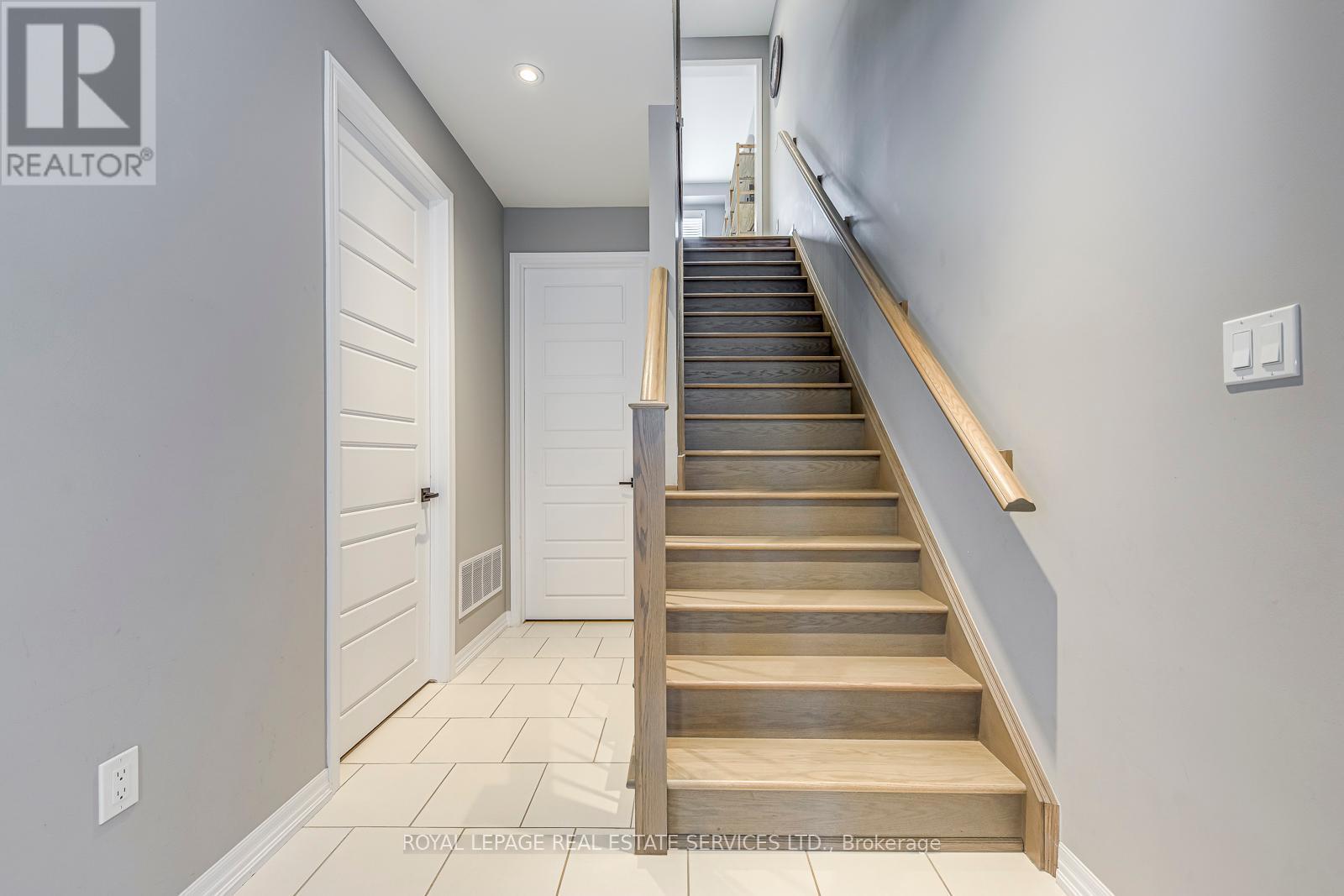 












3344 ERASMUM STREET

,
Oakville,




Ontario
L6M1S3

