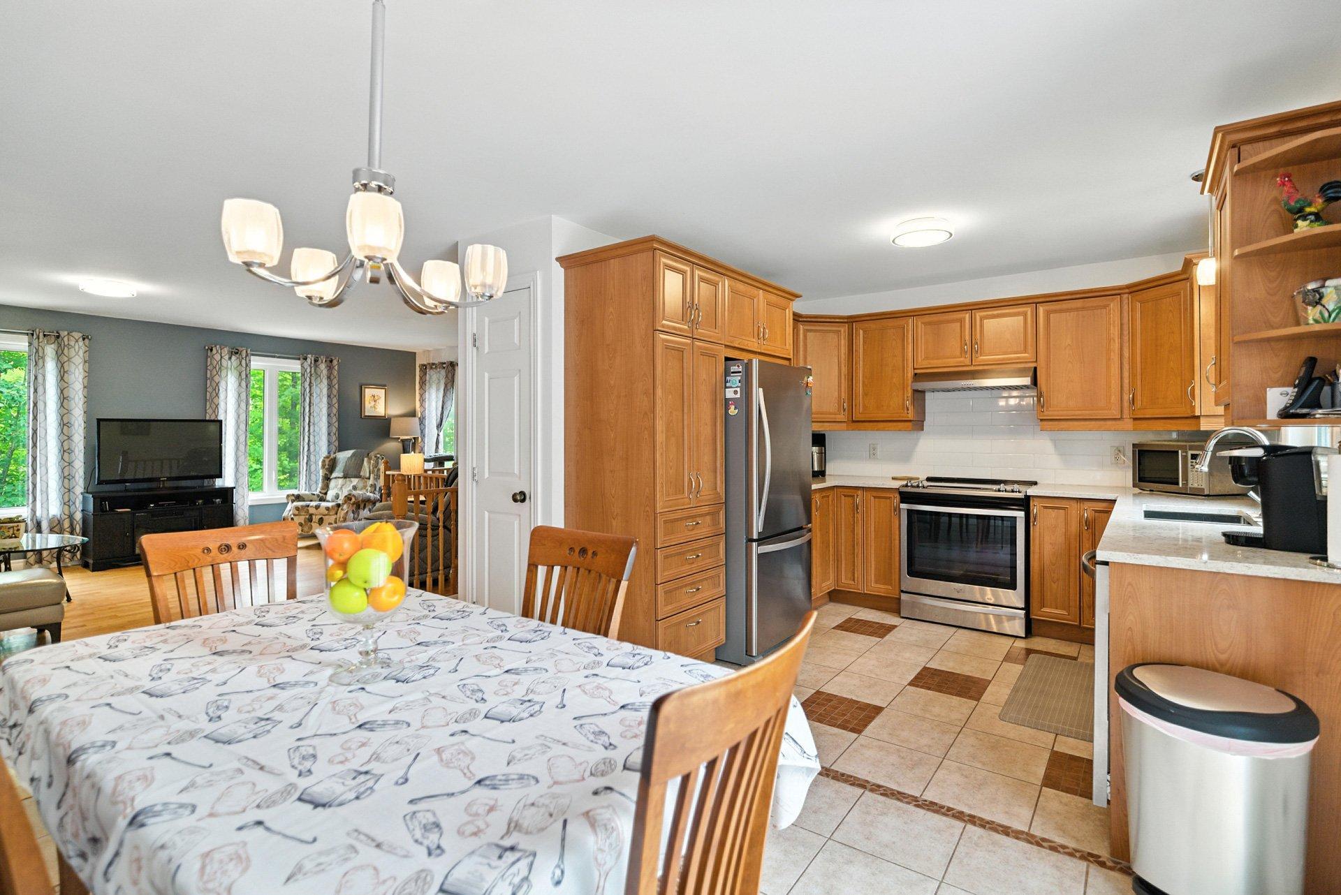









735


Ch. du 6e-Rang

,
Val-des-Monts,




QC
J8N7V2

