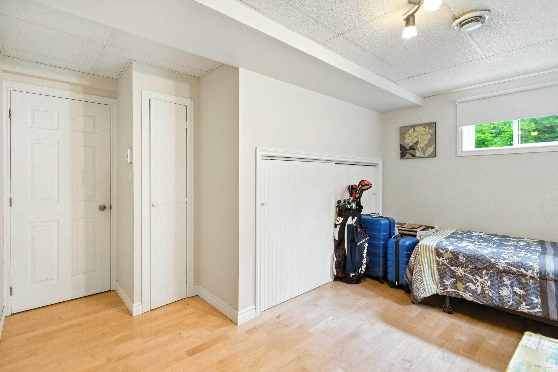 









735


Ch. du 6e-Rang

,
Val-des-Monts,




QC
J8N7V2

