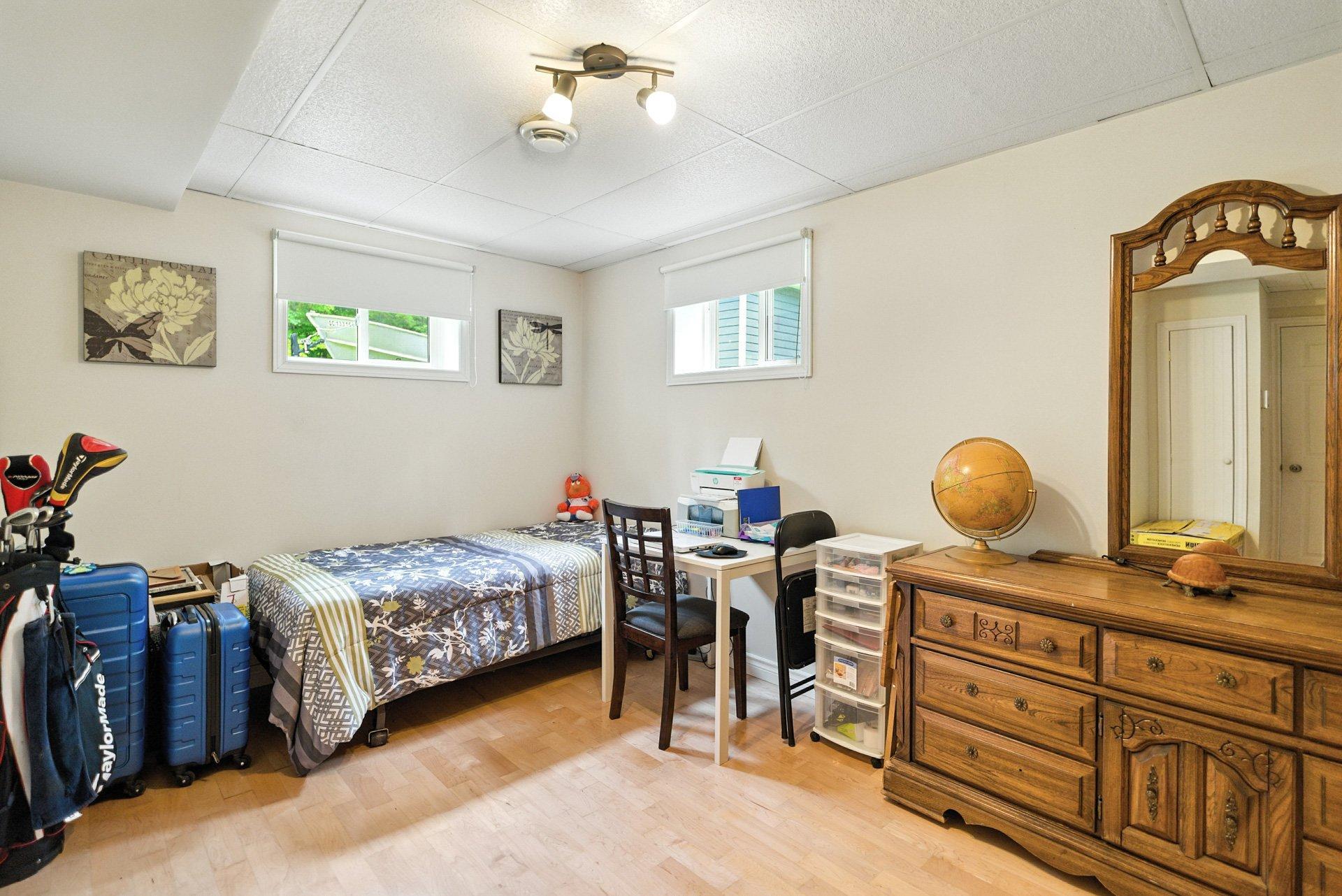 









735


Ch. du 6e-Rang

,
Val-des-Monts,




QC
J8N7V2


