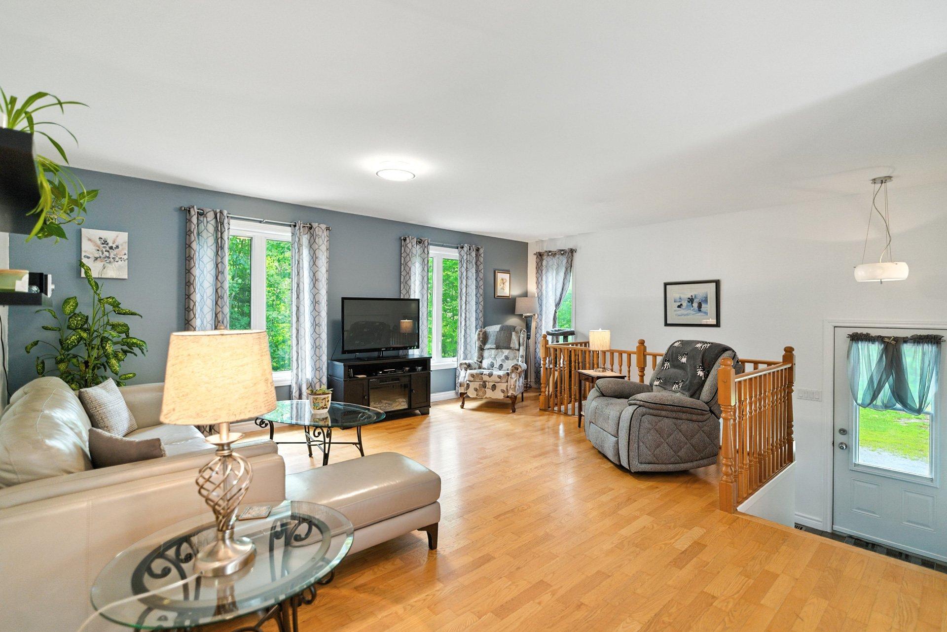 









735


Ch. du 6e-Rang

,
Val-des-Monts,




QC
J8N7V2

