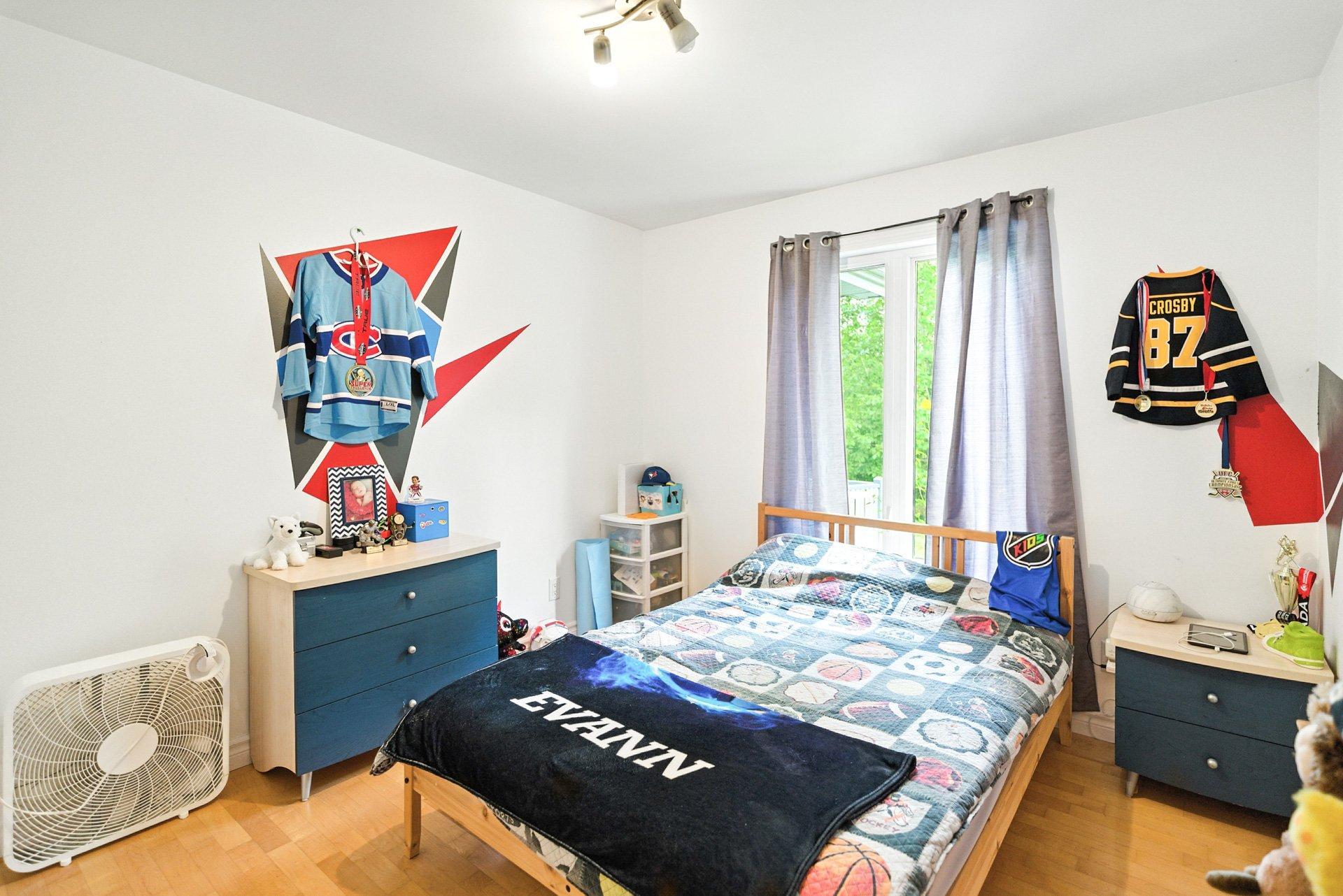 









735


Ch. du 6e-Rang

,
Val-des-Monts,




QC
J8N7V2

