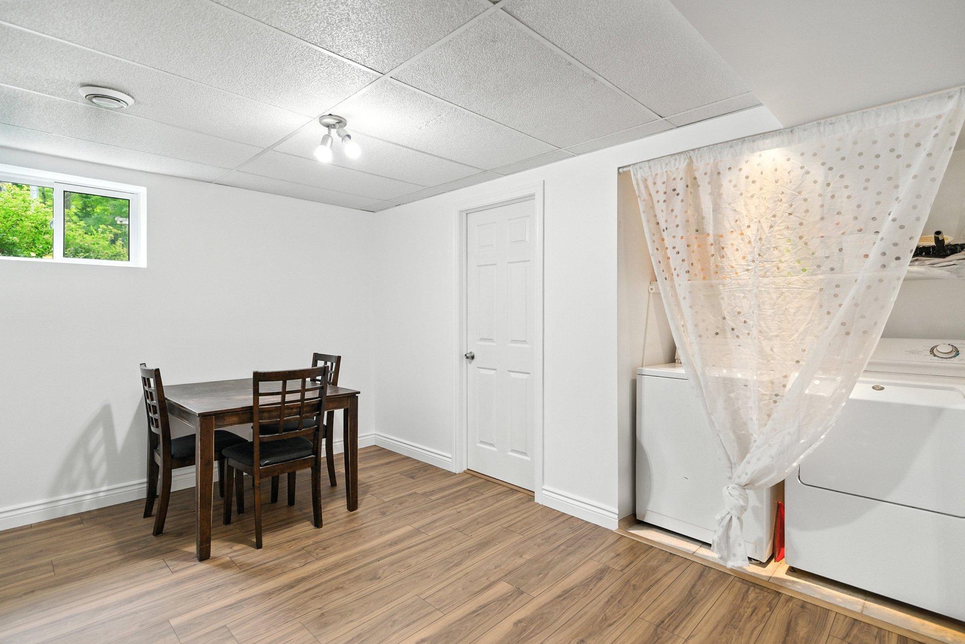 









735


Ch. du 6e-Rang

,
Val-des-Monts,




QC
J8N7V2

