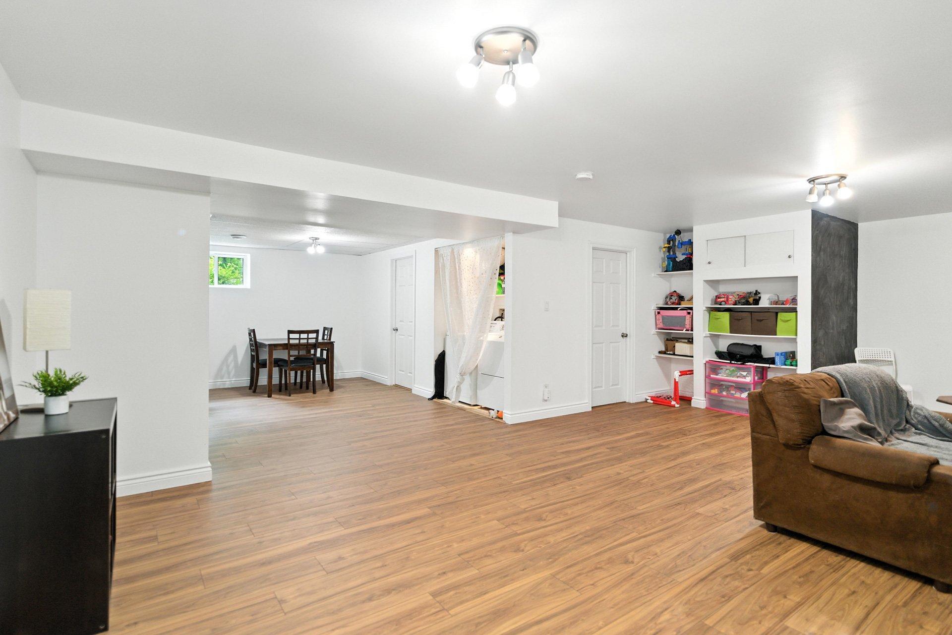 









735


Ch. du 6e-Rang

,
Val-des-Monts,




QC
J8N7V2

