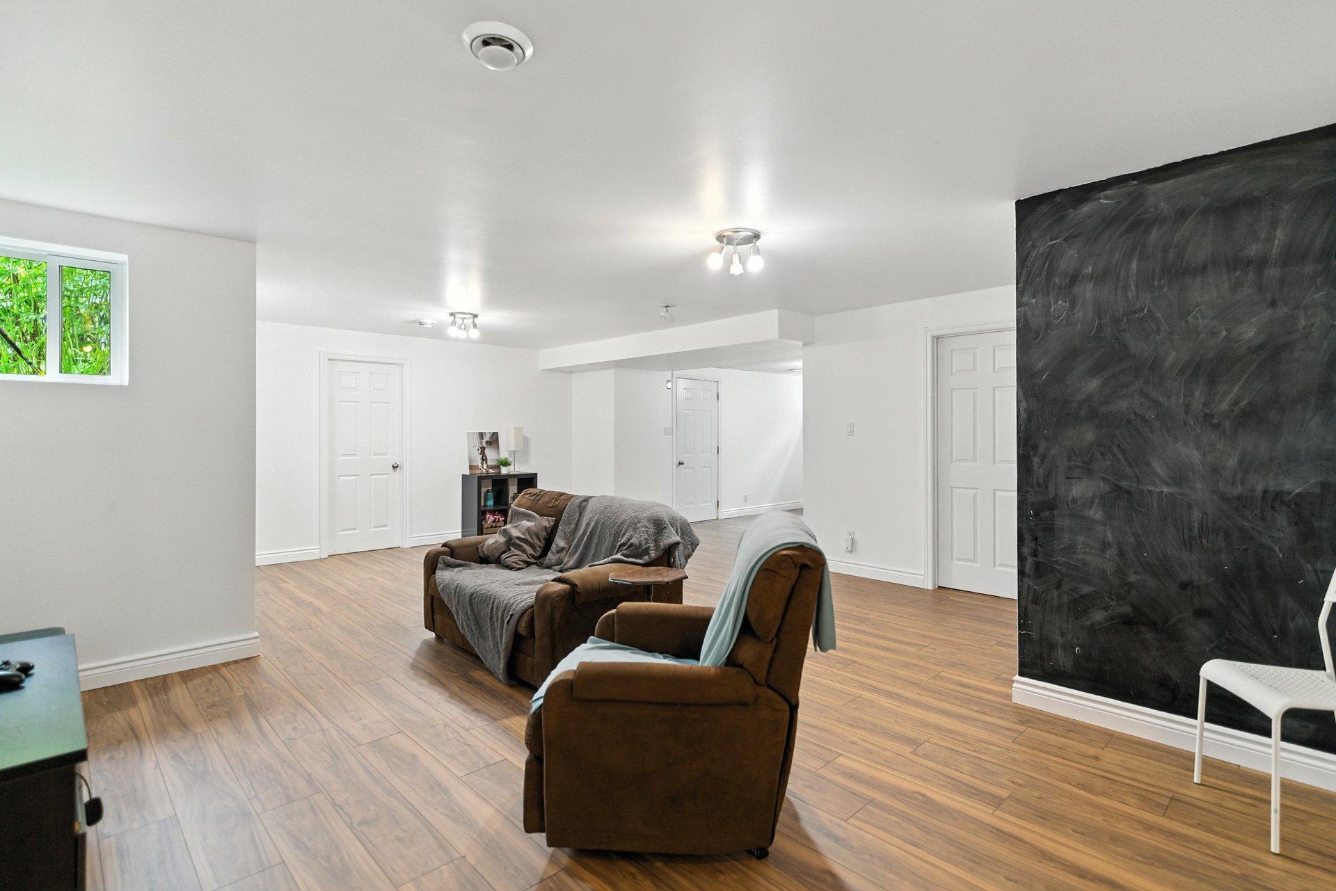 









735


Ch. du 6e-Rang

,
Val-des-Monts,




QC
J8N7V2

