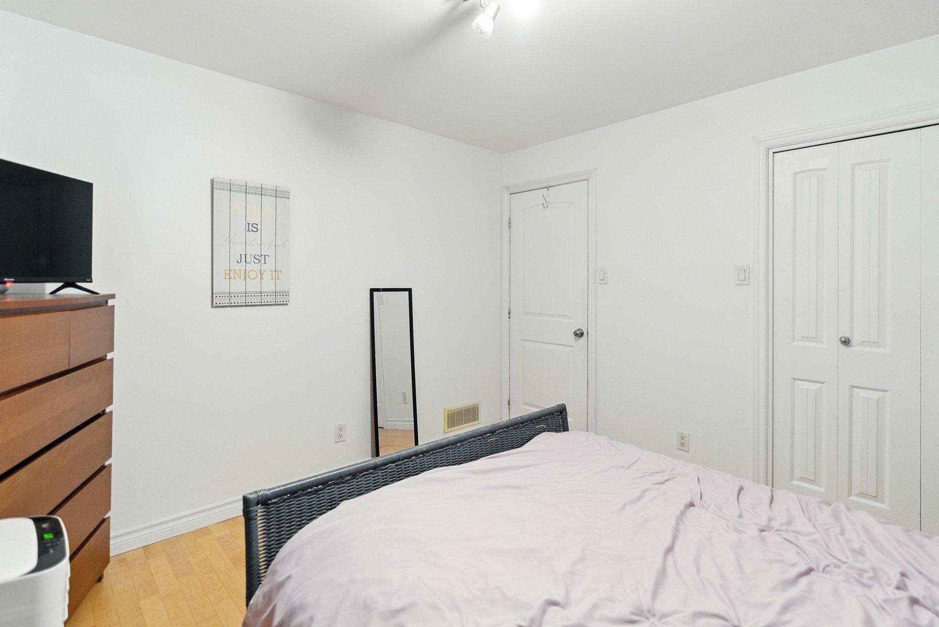 









735


Ch. du 6e-Rang

,
Val-des-Monts,




QC
J8N7V2

