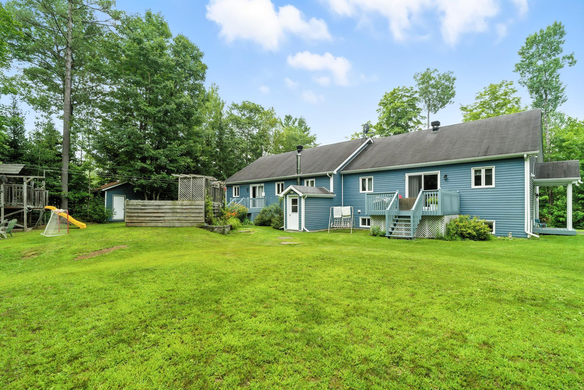 









735


Ch. du 6e-Rang

,
Val-des-Monts,




QC
J8N7V2

