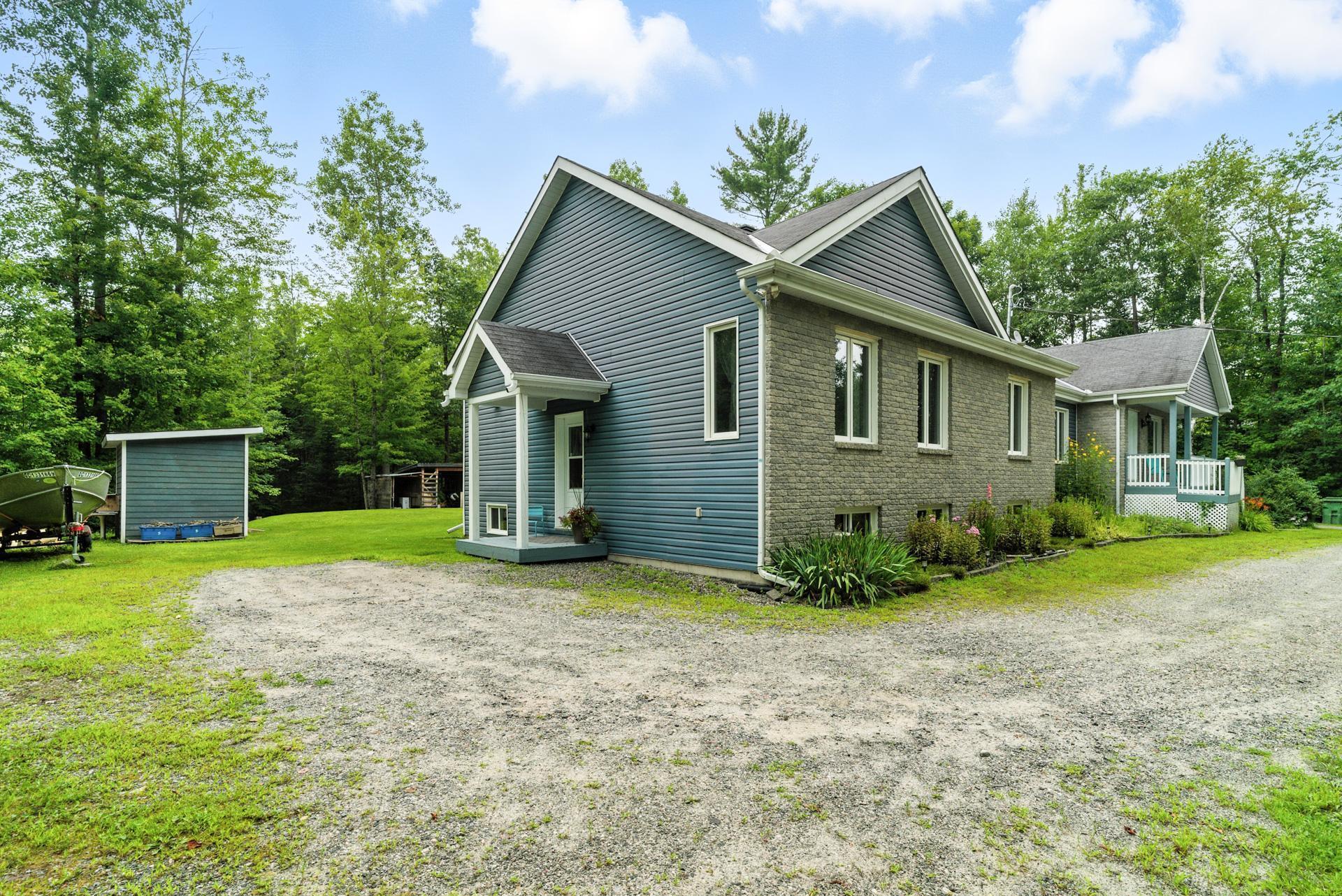 









735


Ch. du 6e-Rang

,
Val-des-Monts,




QC
J8N7V2

