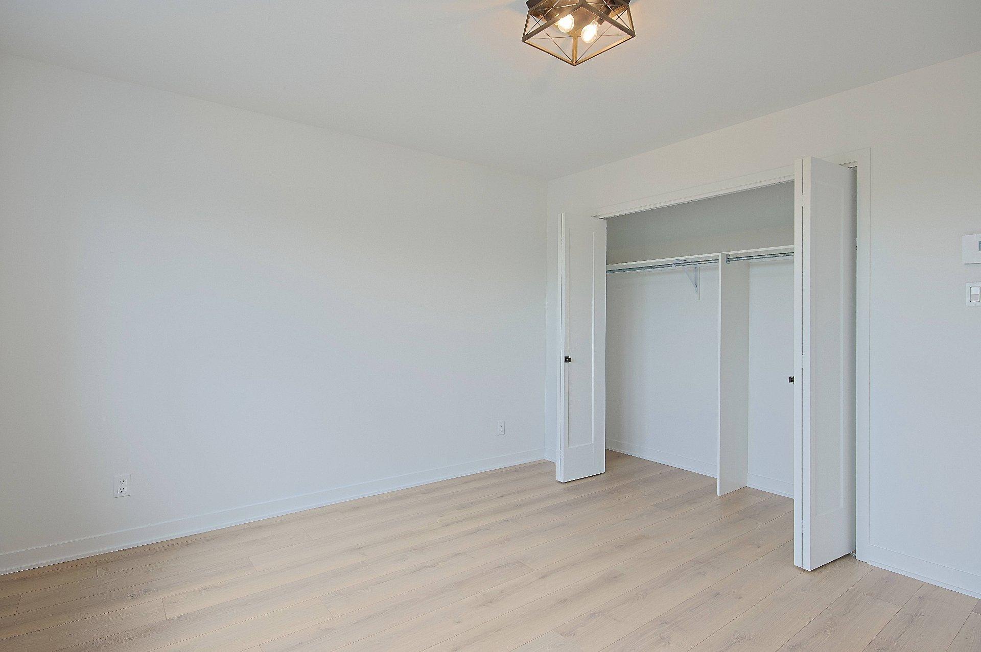 












Rue du Quai

,
Saint-Louis-de-Gonzague,




QC
J0S1T0

