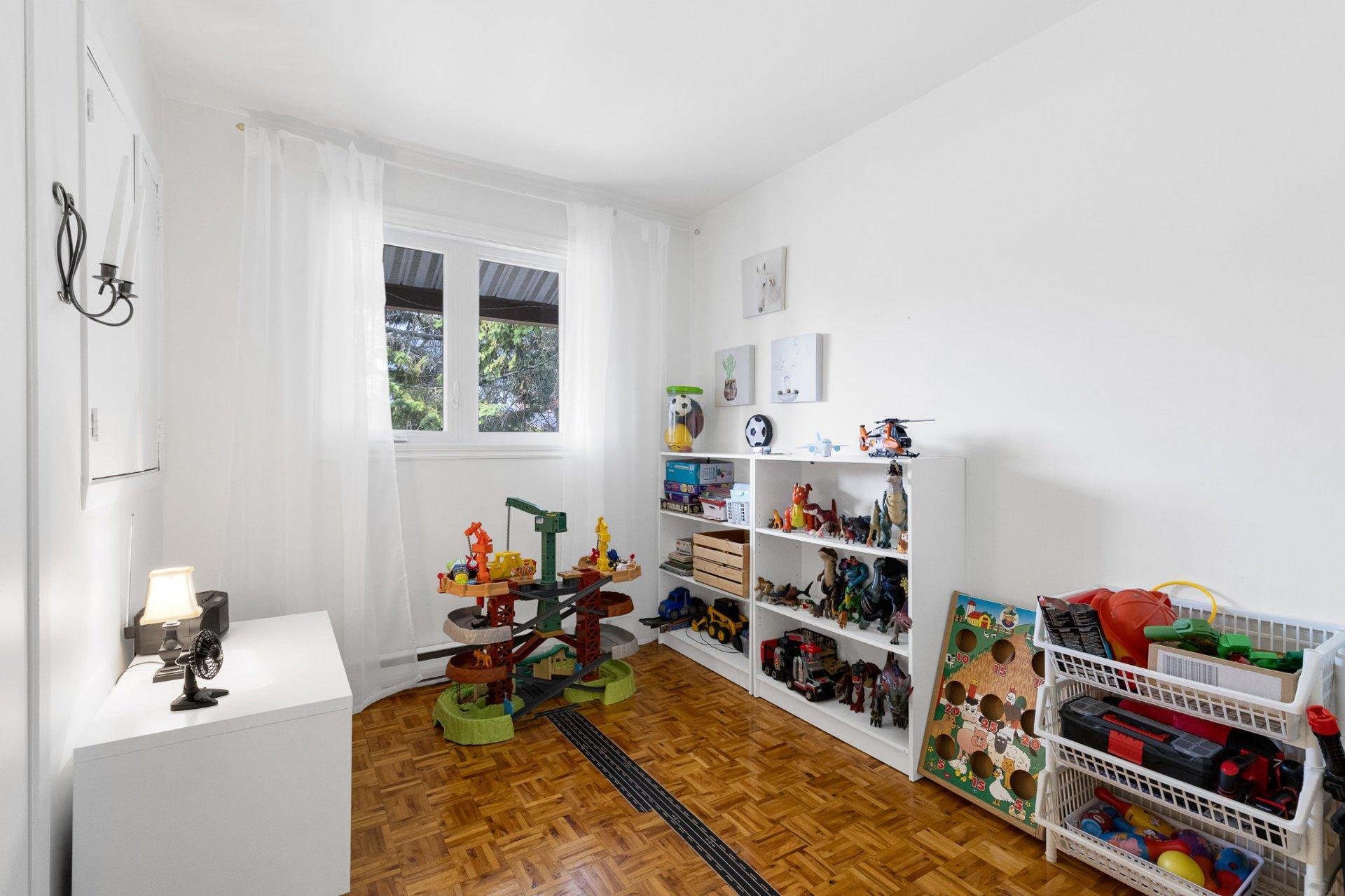 









15760


Rue Rolland

,
Mirabel,




QC
J7N1X6


