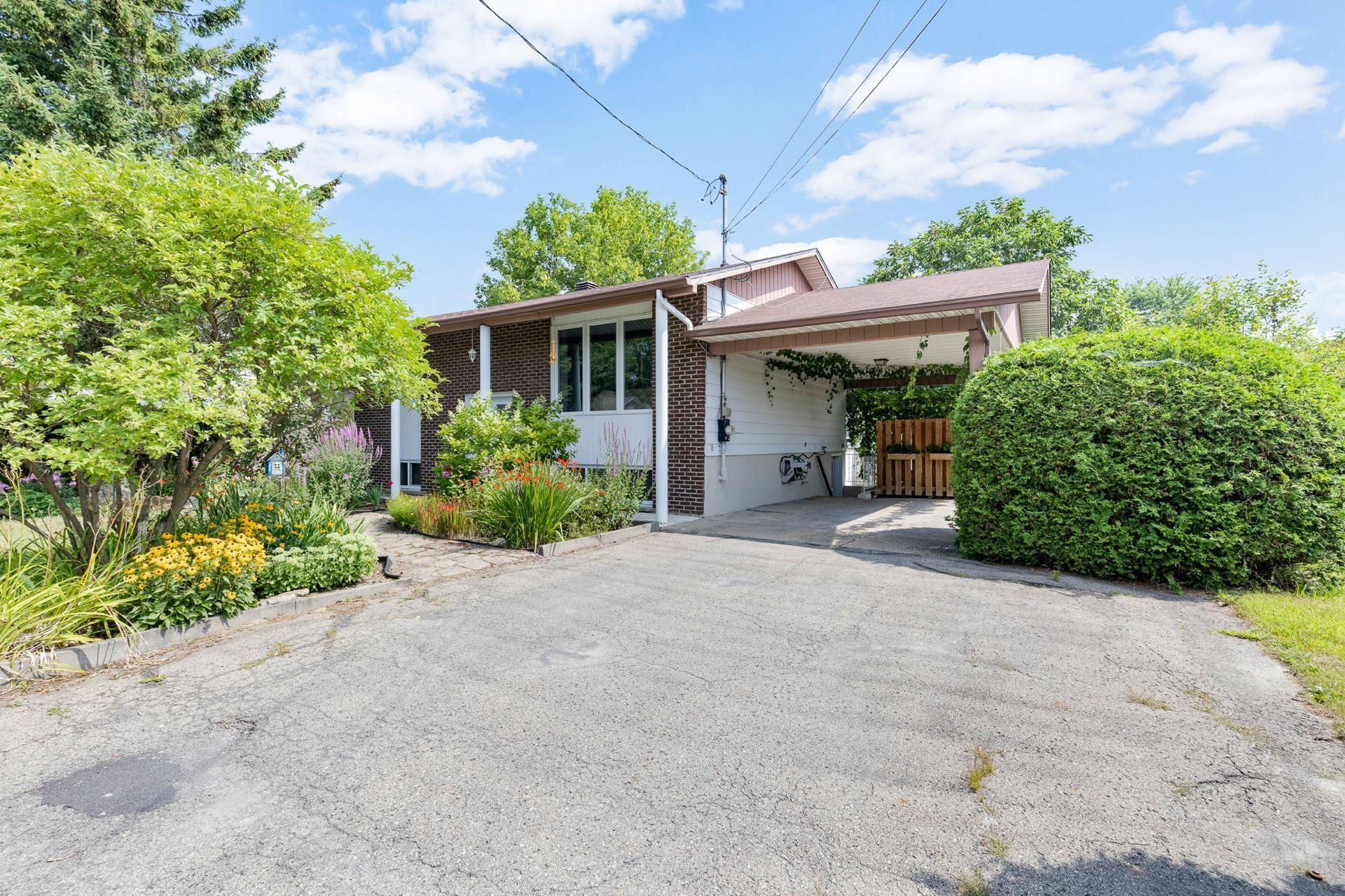 









15760


Rue Rolland

,
Mirabel,




QC
J7N1X6

