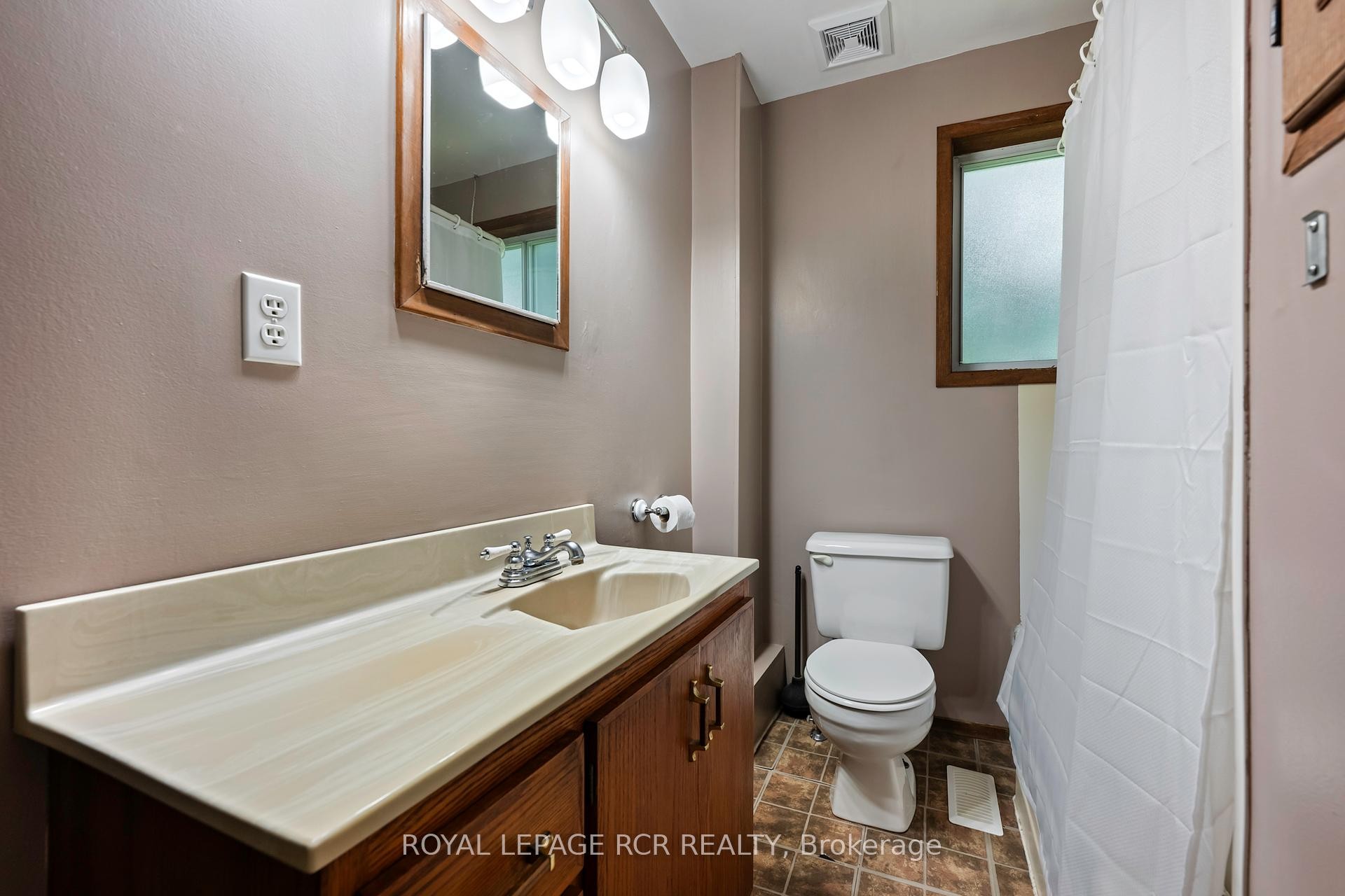 









168


Victoria

Street,
Shelburne,




ON
L9V 2Y1

