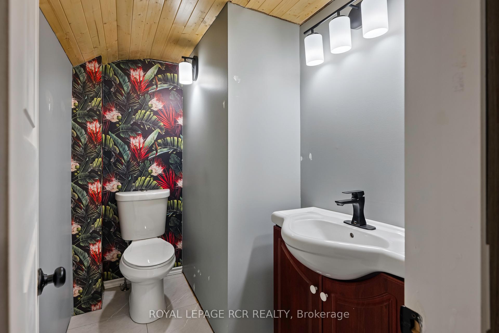 









168


Victoria

Street,
Shelburne,




ON
L9V 2Y1

