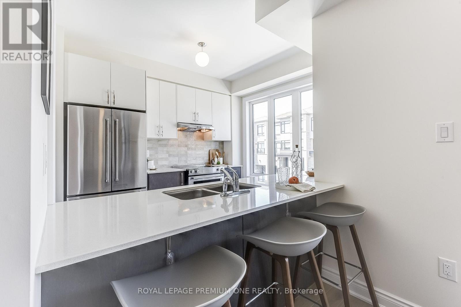 












71 TENNANT CIRCLE N

,
Vaughan,




Ontario
L4H5L5

