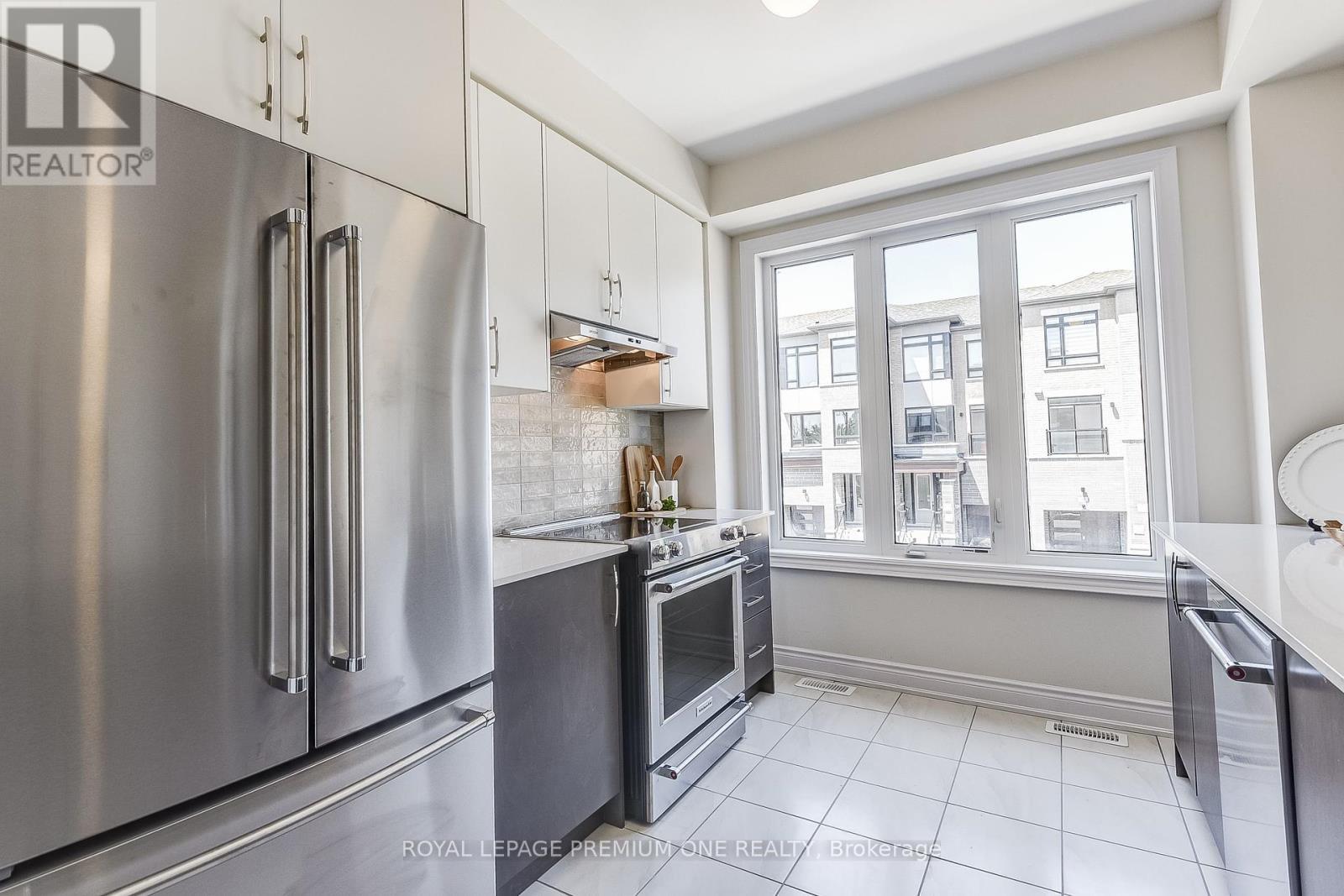 












71 TENNANT CIRCLE N

,
Vaughan,




Ontario
L4H5L5


