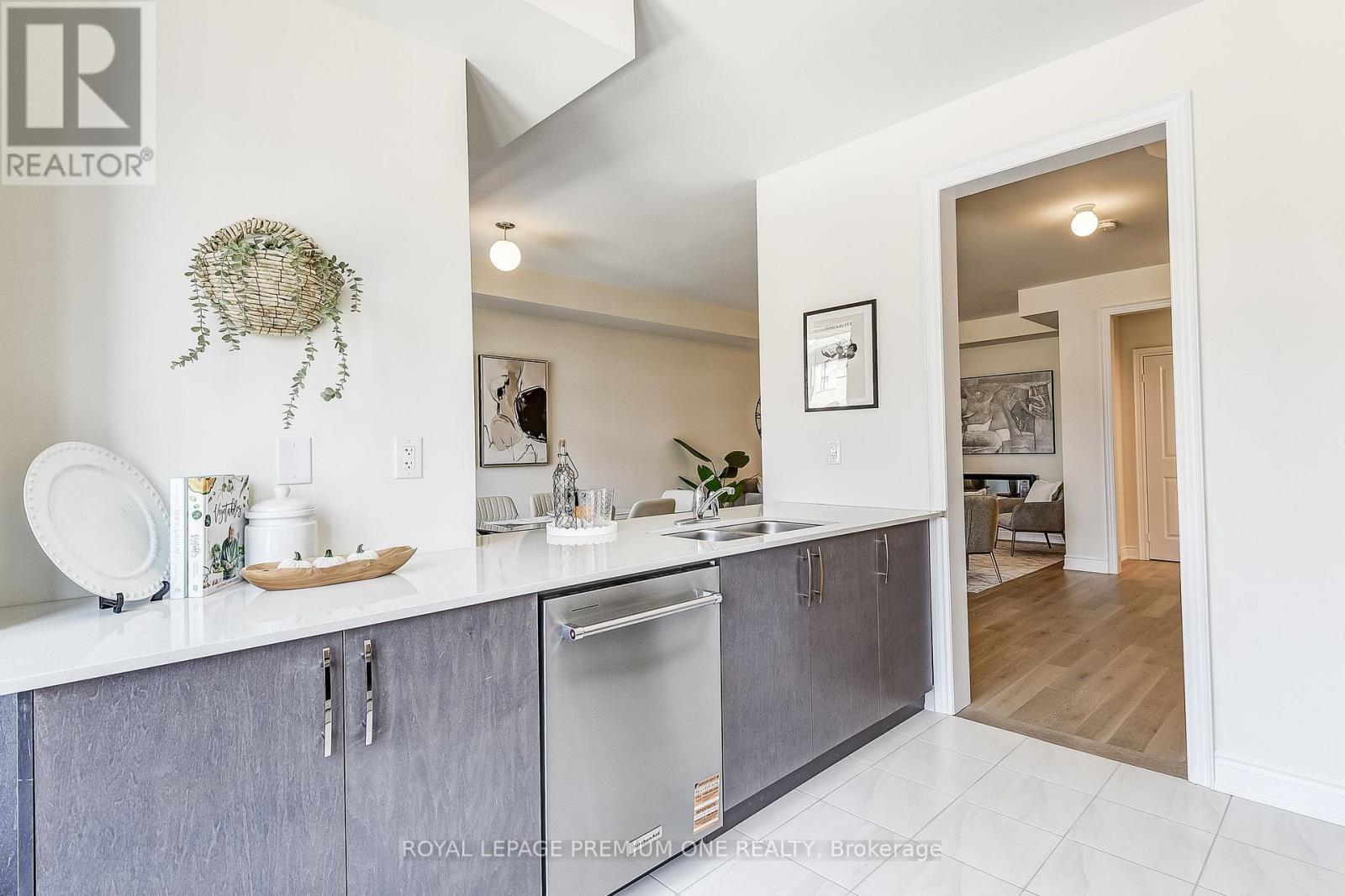 












71 TENNANT CIRCLE N

,
Vaughan,




Ontario
L4H5L5

