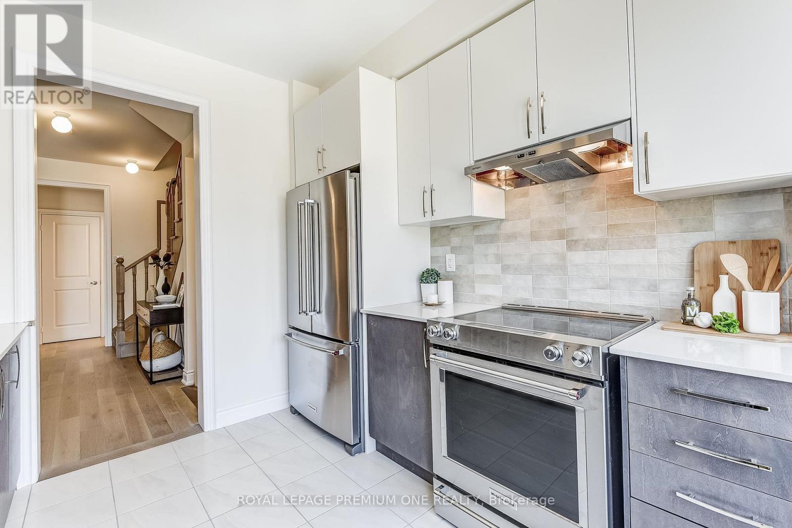 












71 TENNANT CIRCLE N

,
Vaughan,




Ontario
L4H5L5

