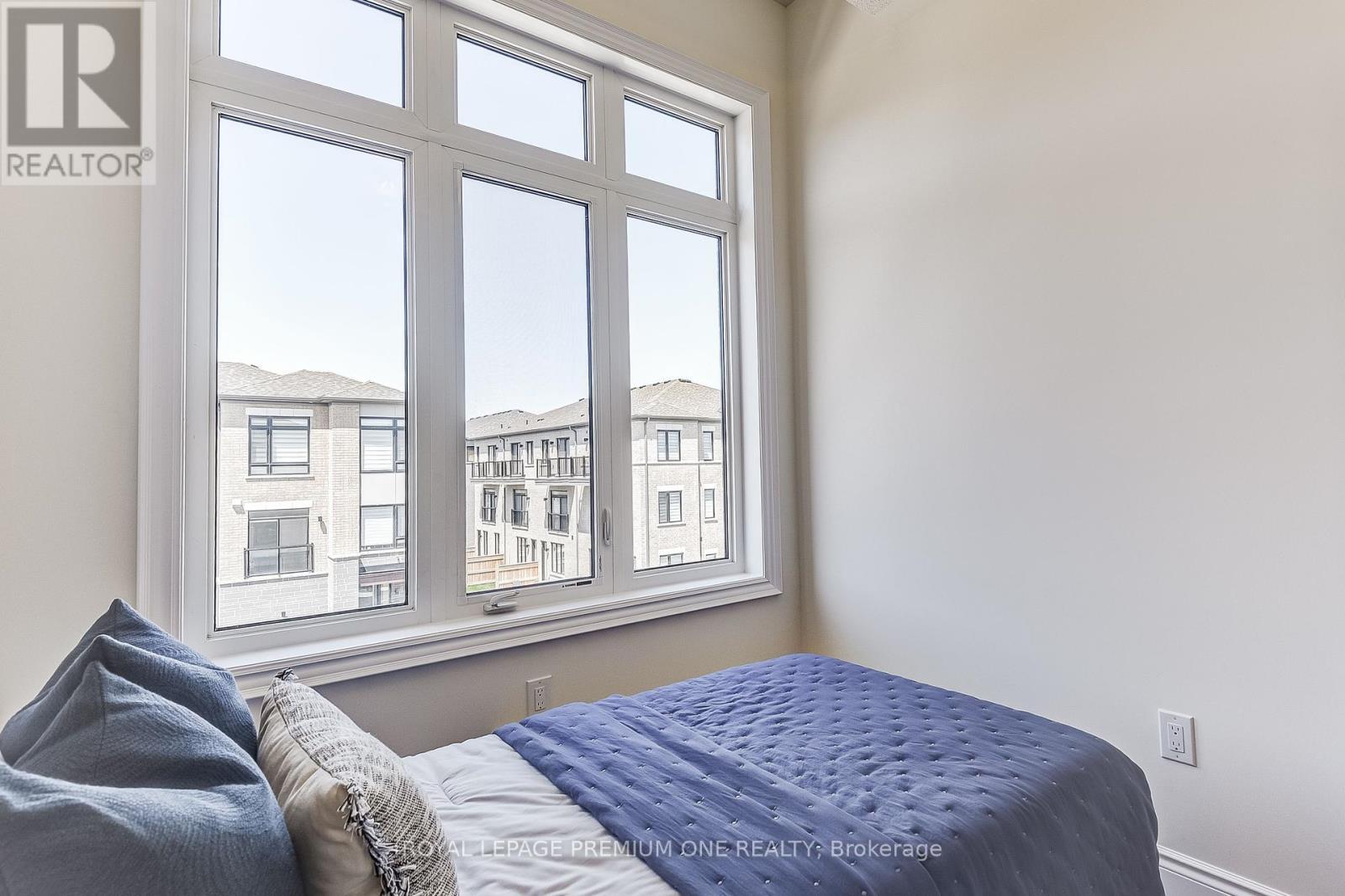 












71 TENNANT CIRCLE N

,
Vaughan,




Ontario
L4H5L5

