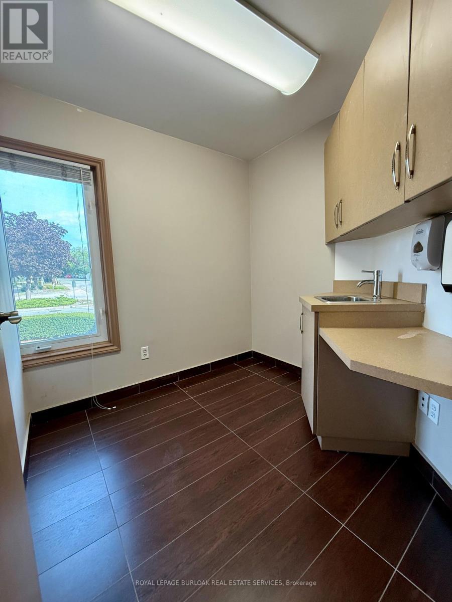 












906 BRANT STREET

,
Burlington,




Ontario
L7R2J5

