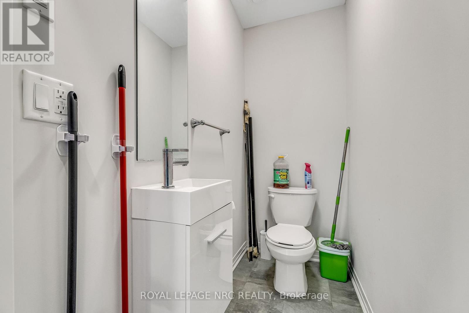 












1670 PLEASURE VALLEY PATH

,
Oshawa (Samac),




Ontario
L1G0E3

