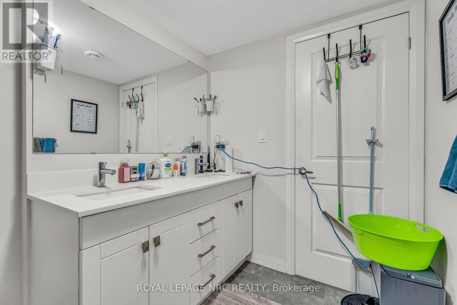 












1670 PLEASURE VALLEY PATH

,
Oshawa (Samac),




Ontario
L1G0E3

