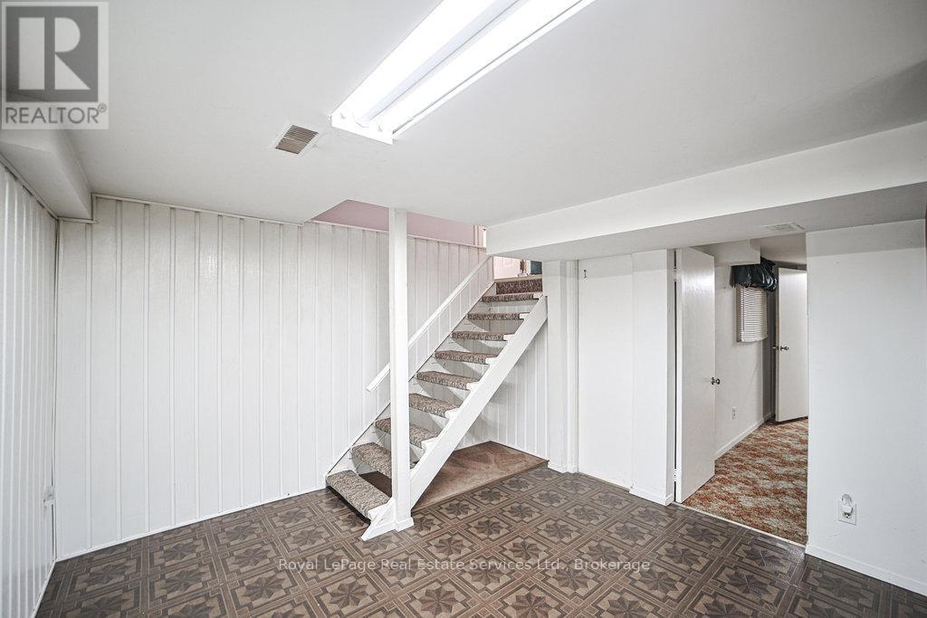 












3039 LAKESHORE ROAD W

,
Oakville (BR Bronte),




Ontario
L6L1J1

