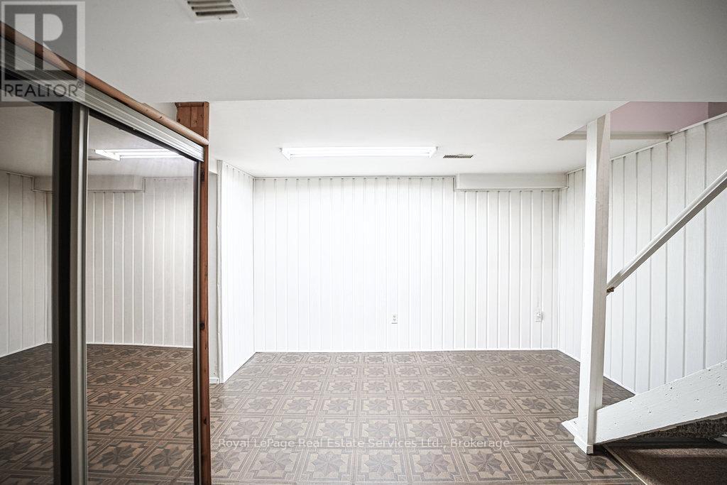 












3039 LAKESHORE ROAD W

,
Oakville (BR Bronte),




Ontario
L6L1J1

