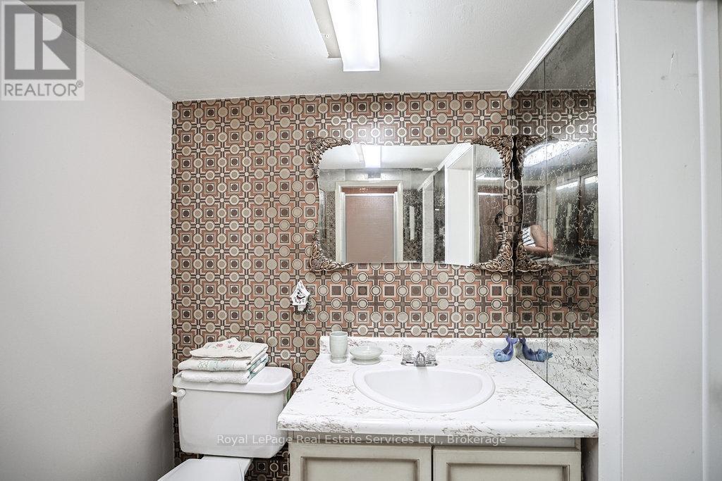 












3039 LAKESHORE ROAD W

,
Oakville (BR Bronte),




Ontario
L6L1J1

